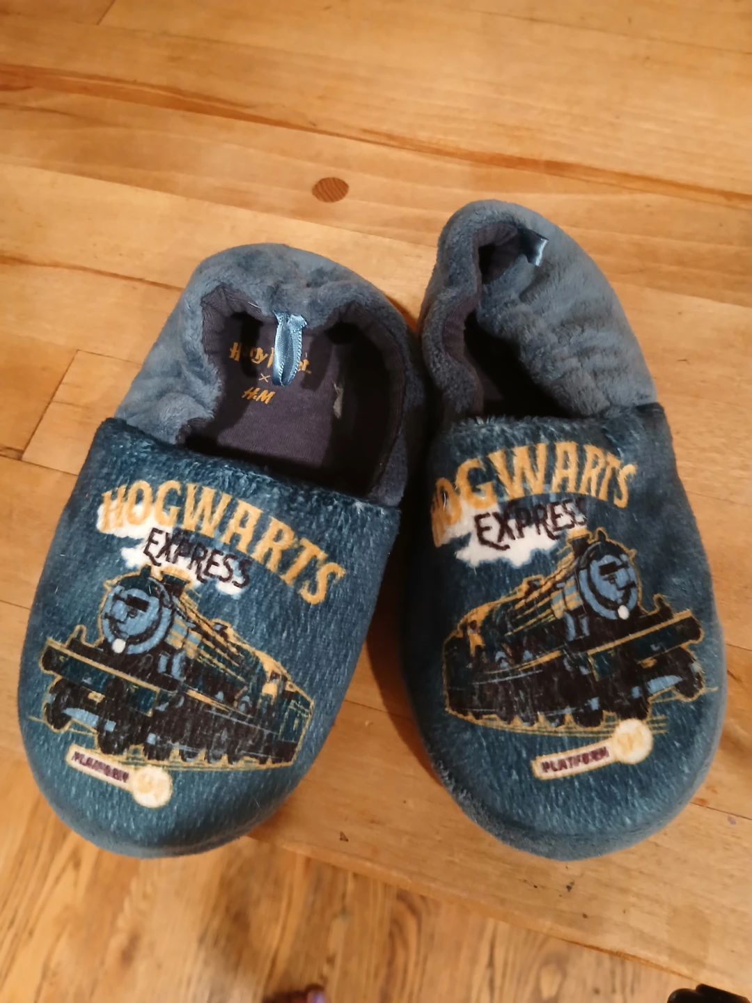 H&M Harry Potter Hogwarts Express Slippers - photo 2