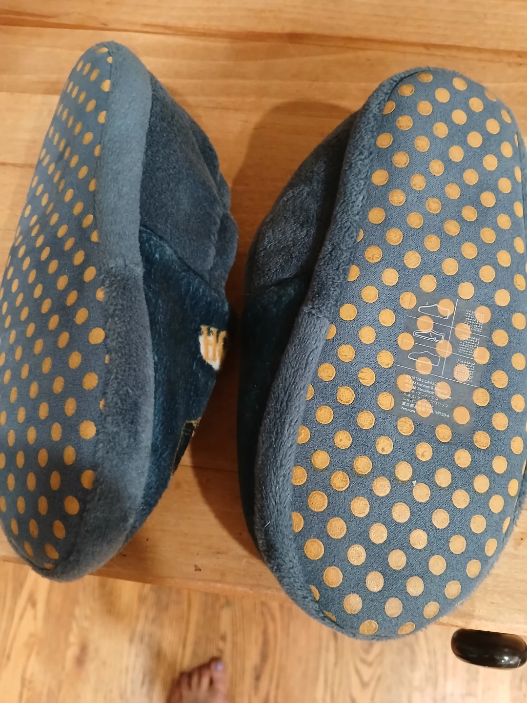 H&M Harry Potter Hogwarts Express Slippers - photo 3