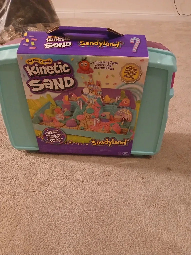 Kinetic Sand Sandyland