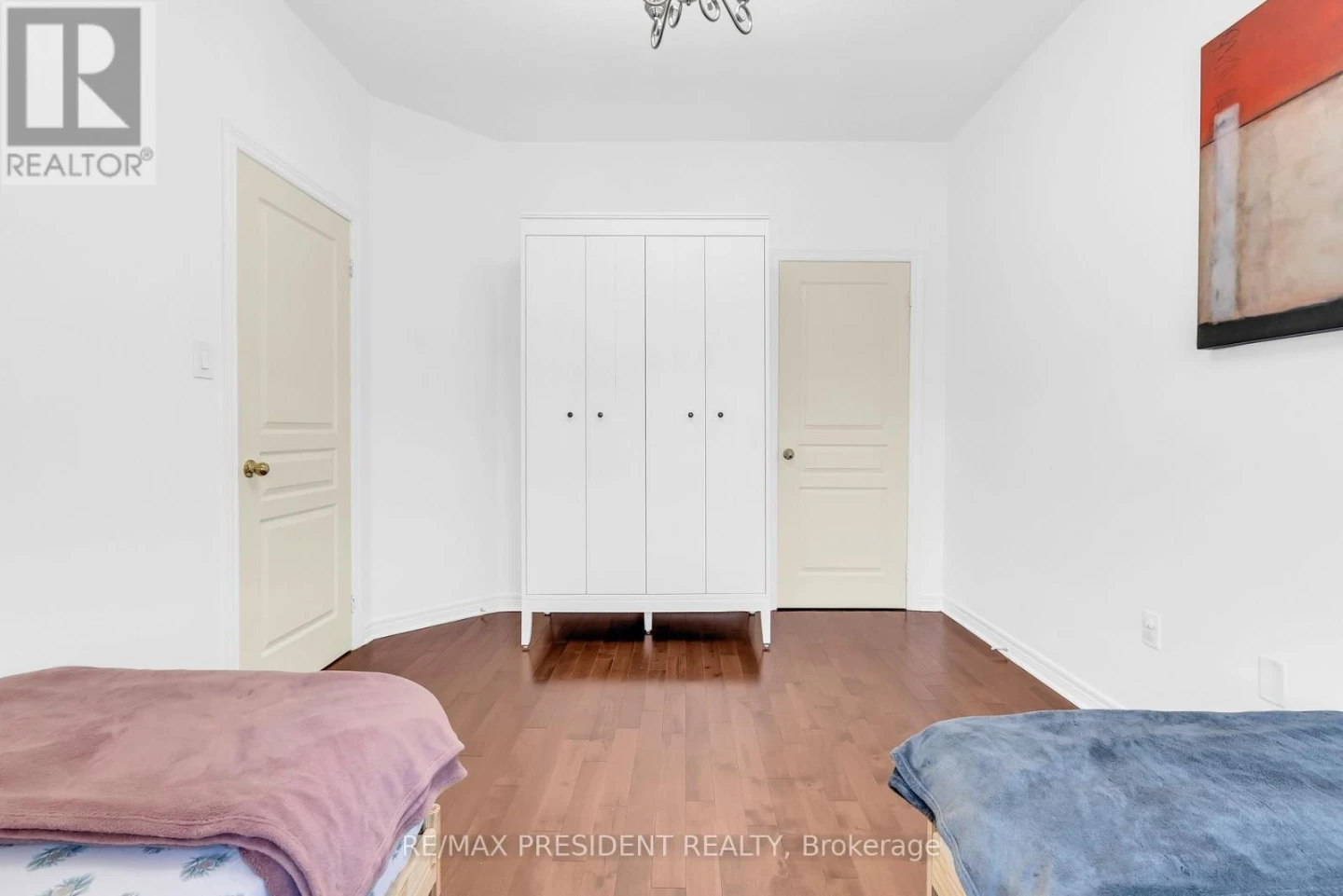 Private room for rent month-to-month - photo 2