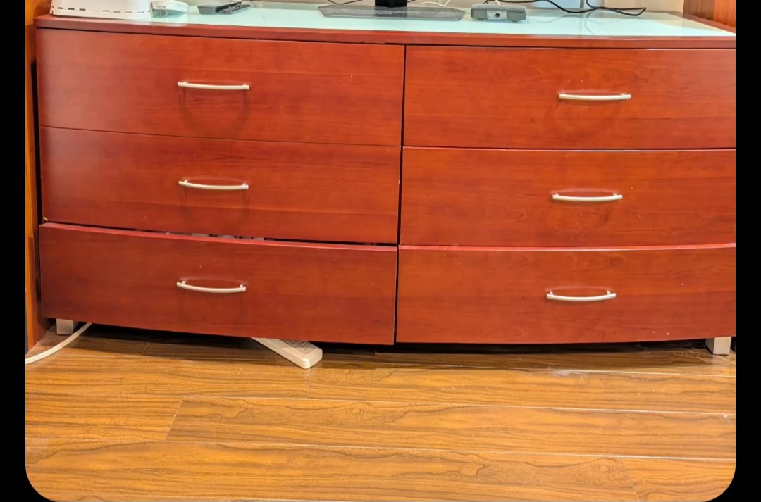 Wood Dresser with 6 Drawers