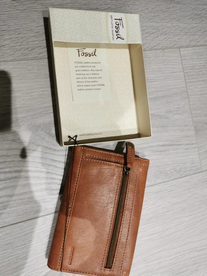 Fossil Leather Wallet with Box image indicator(3)
