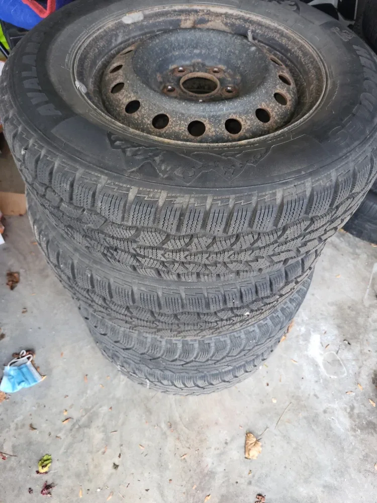 Hercules 215 /70 15 Four Winter on rims 5 x 114.3