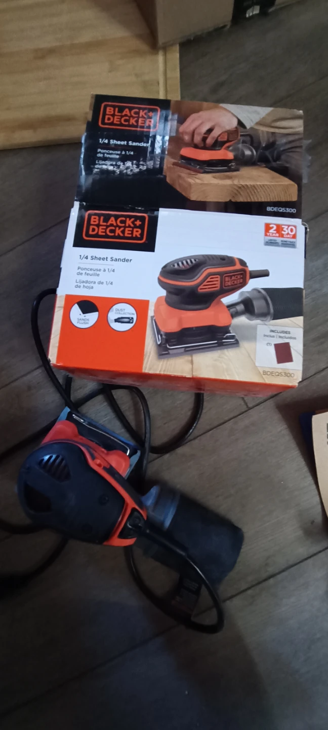 Black+Decker 1/4 Sheet Electric Sander with Sandpaper