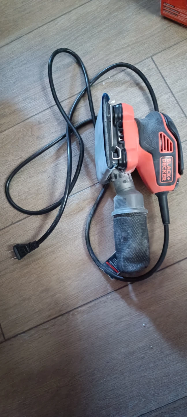 Black+Decker 1/4 Sheet Electric Sander with Sandpaper - photo 3
