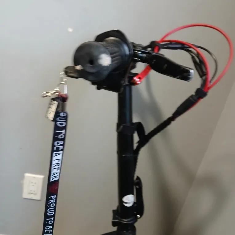 i Scooter Electric Scooter with Seat & Basket image indicator(5)