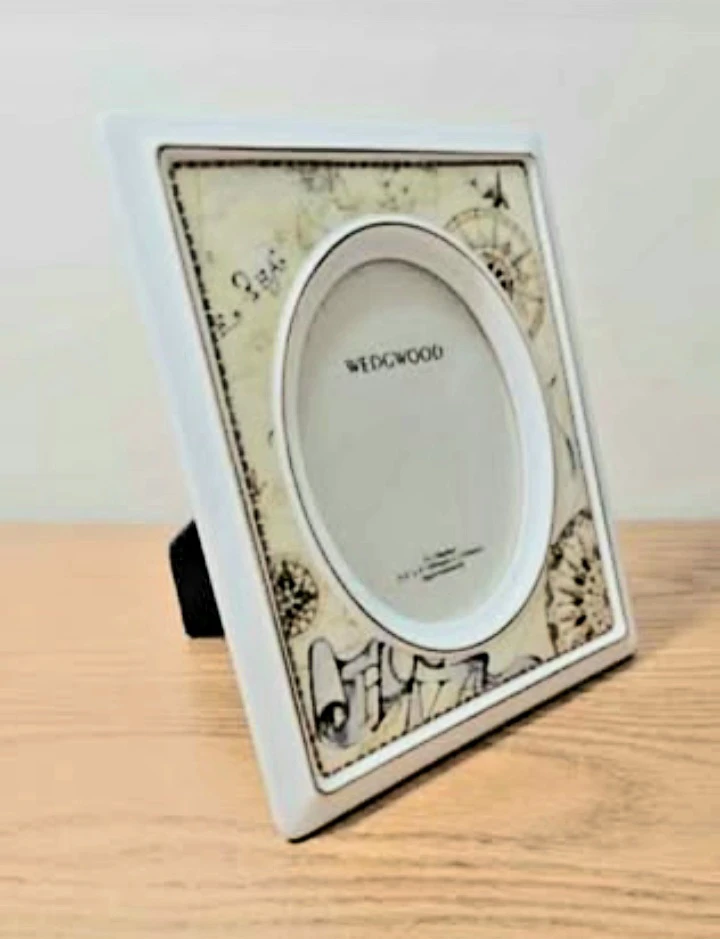 Unique 1996 Wedgwood Porcelain Atlas Frame - photo 3