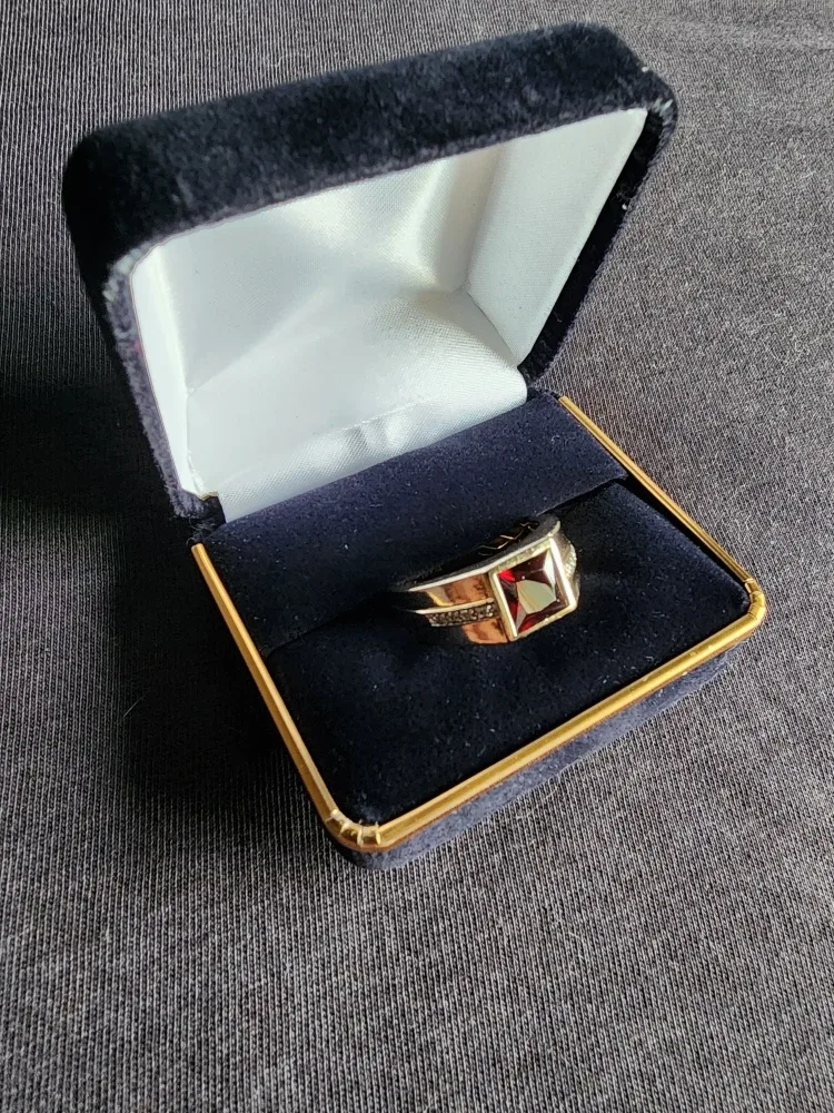 10k Garnet Solitaire Ring image indicator(5)