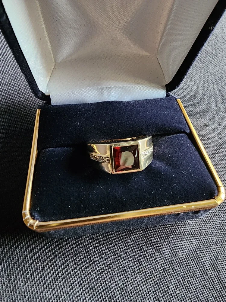 10k Garnet Solitaire Ring image indicator(6)