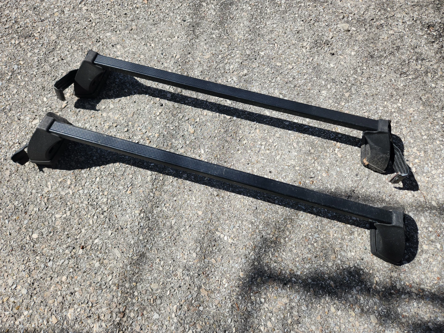 Used Roof Rack Cross Bars - Black - photo 2