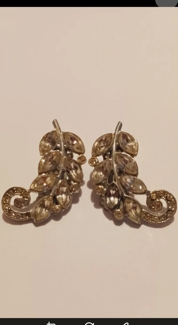 Gorgeous Vintage Rhinestone Diamante Pave Leaf Earrings