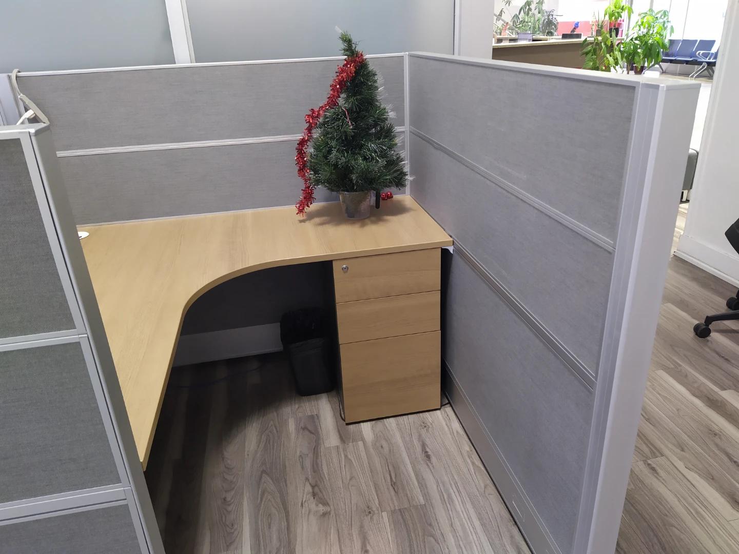 Almost New Office Cubicle Workstation - photo 2