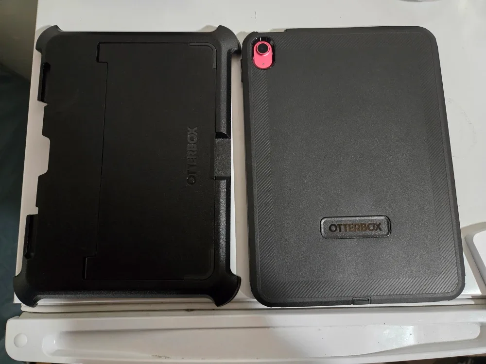 iPad (A16) 128GB with Otterbox Case image indicator(4)