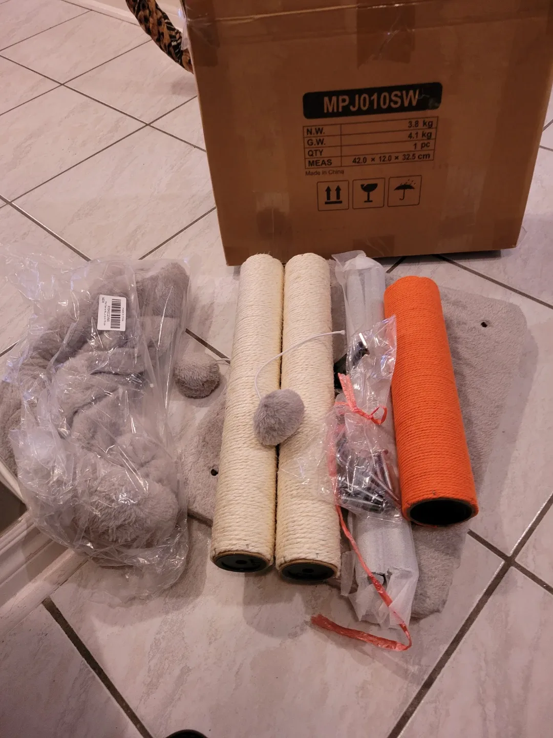 Cat Tree Tower with Rolling Scratching Post image indicator(7)