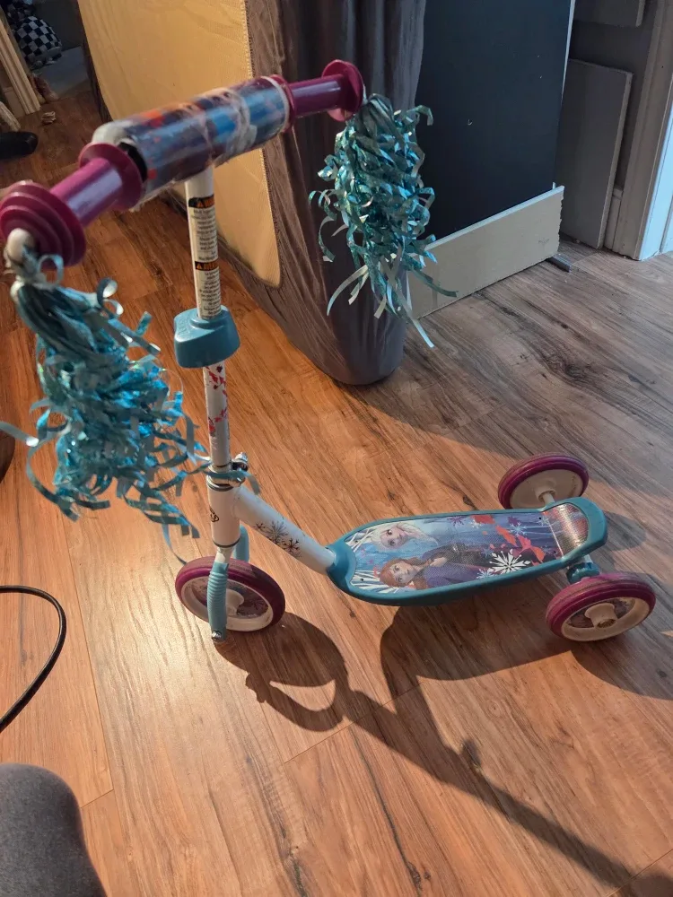 Disney Frozen 3-Wheel Scooter