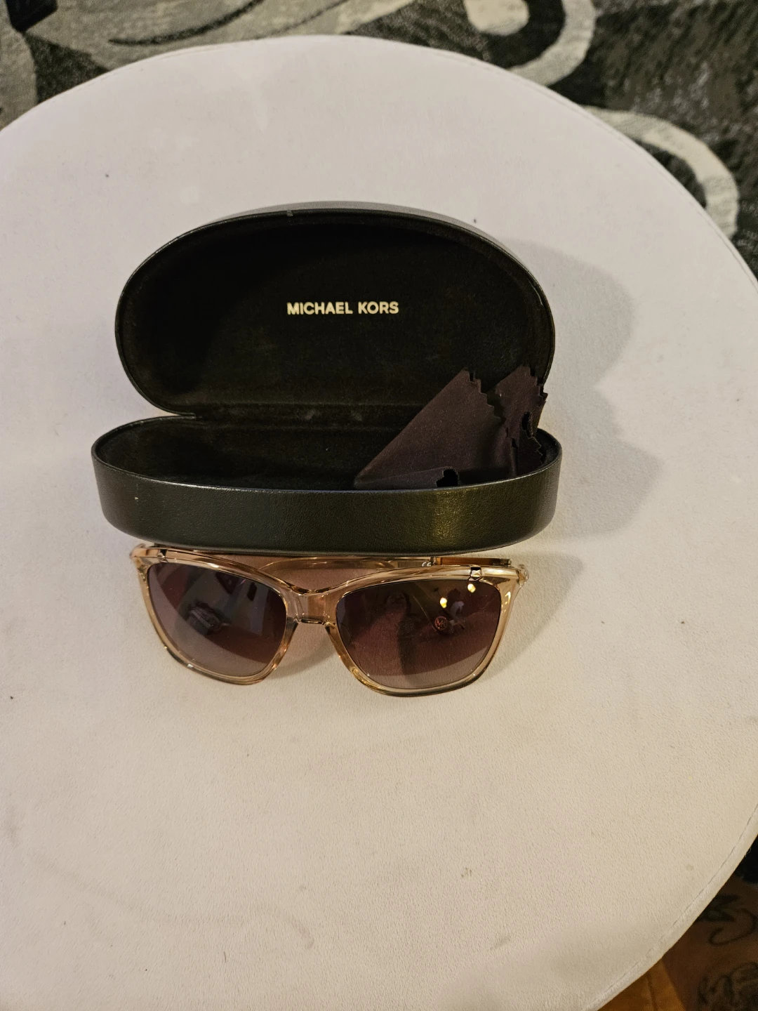Michael Kors Sunglasses with Case - photo 2