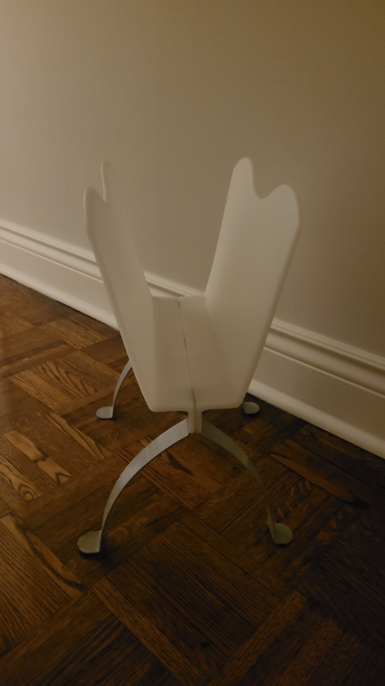 #cleanout White Magazine Rack