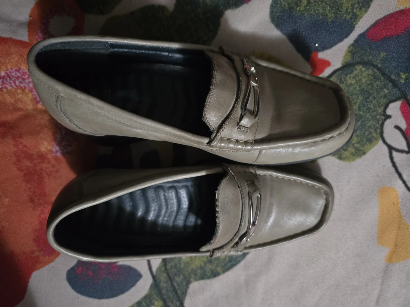 SOFT Beige /Black Pewter  Leather Loafers - Size 9 - photo 3
