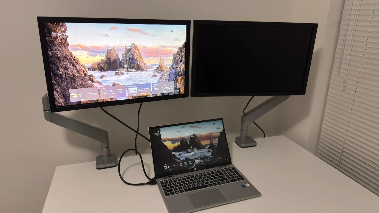 2 Monitors & 2 Mounts - ViewSonic VG2239m-LED - 22"