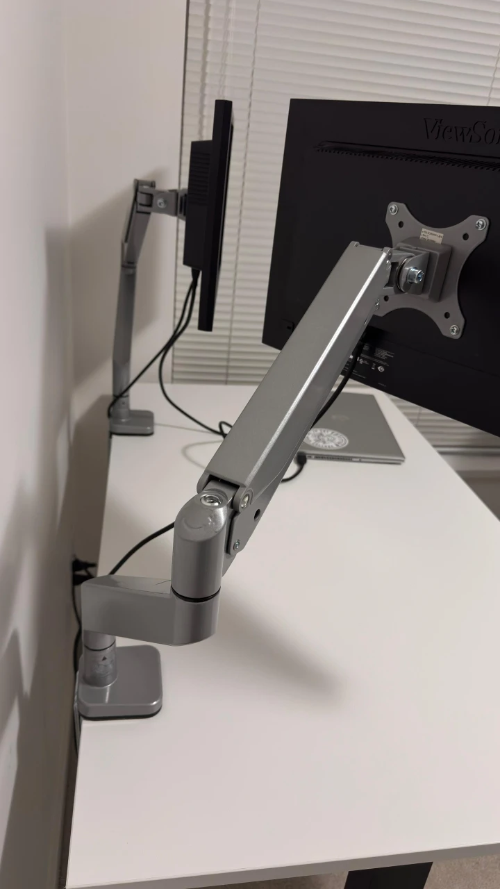 2 Monitors & 2 Mounts - ViewSonic VG2239m-LED - 22" - photo 5