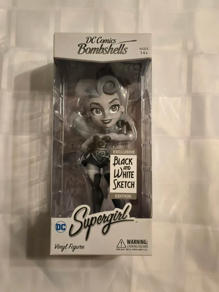 DC Comics Bombshells Supergirl Vinyl Figure