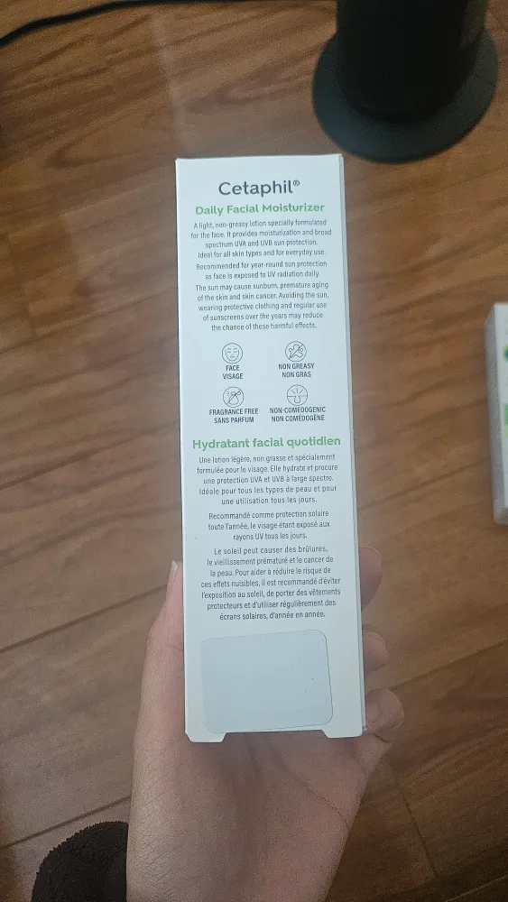 Cetaphil Daily Facial Moisturizer SPF 50, 50 mL image indicator(2)