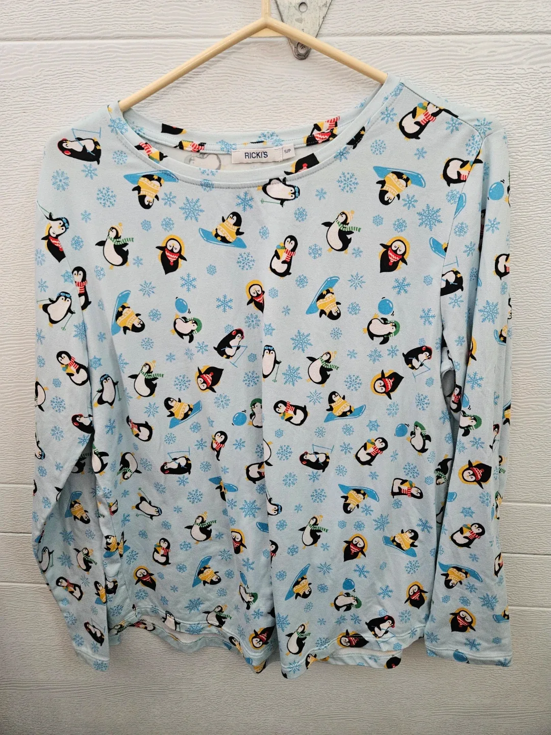 Elf sweater and RICKI'S Penguin Print Top - Size S image indicator(3)