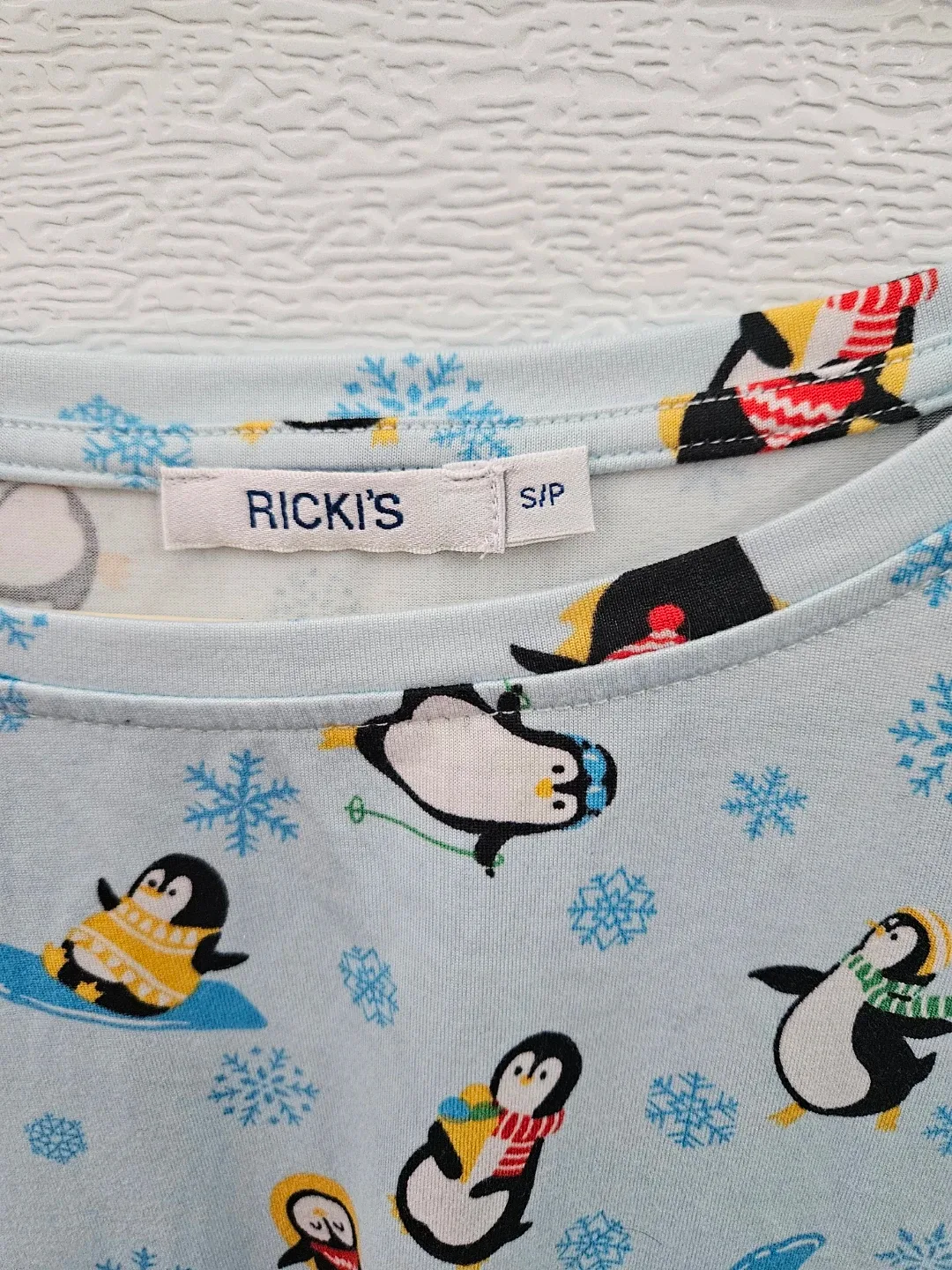 Elf sweater and RICKI'S Penguin Print Top - Size S image indicator(4)
