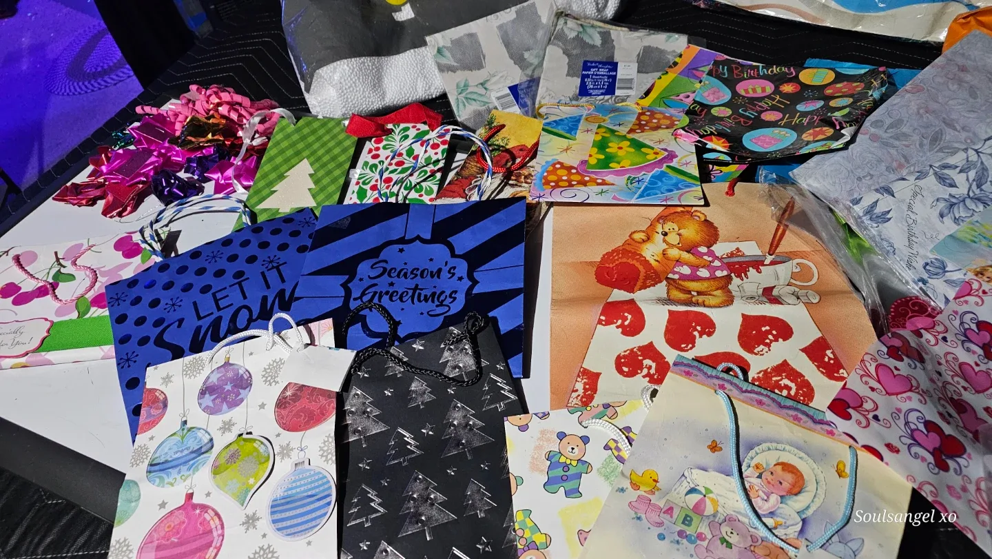 Mixed Lot of Gift Bags & Tissue Paper