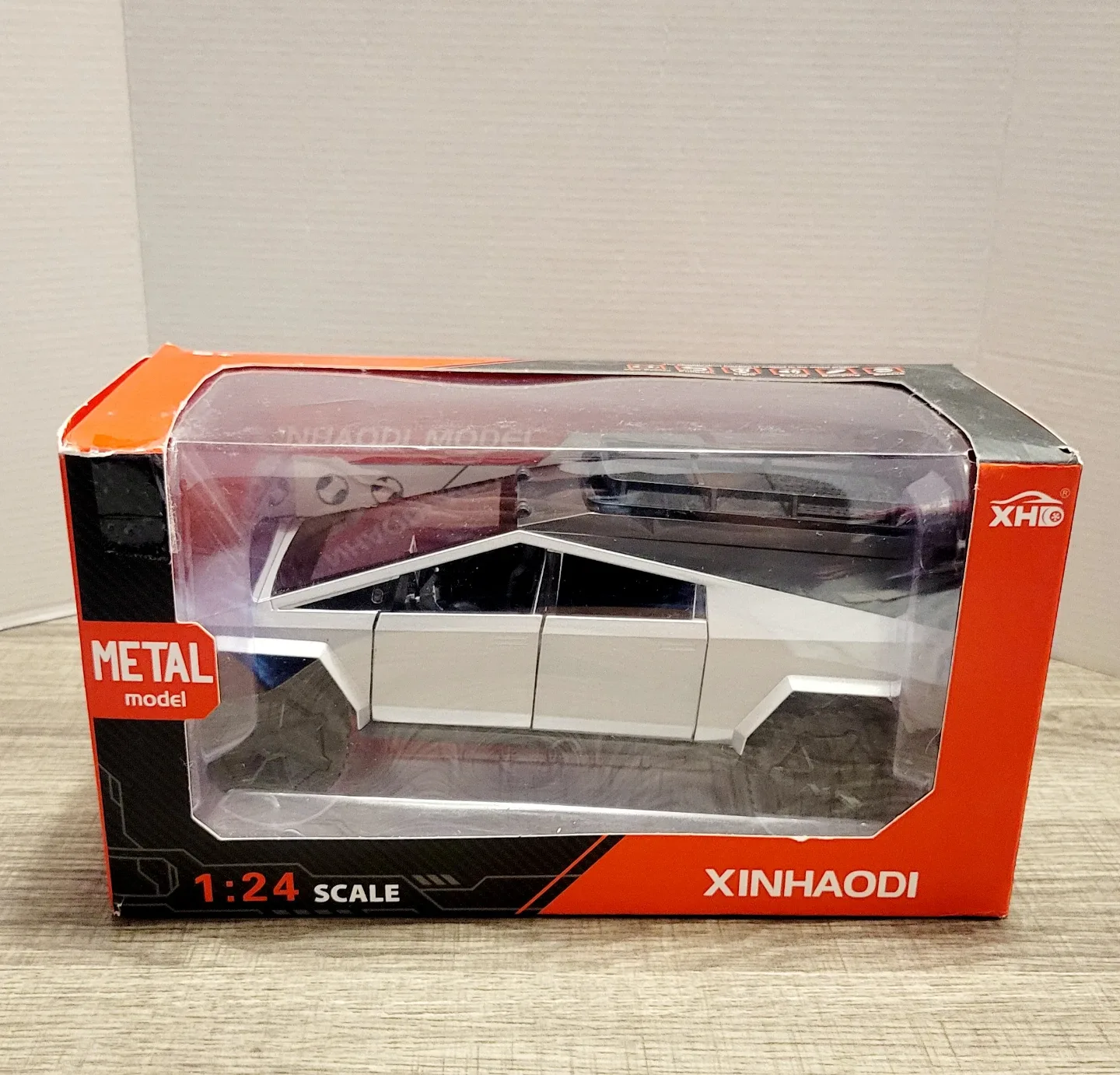 Xinhaodi Model Tesla Cybertruck 1:24 Scale