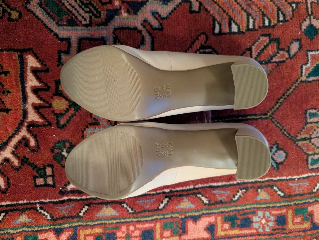 NEW Naturalizer Neria Block Heel Pumps - Size 9M image indicator(3)