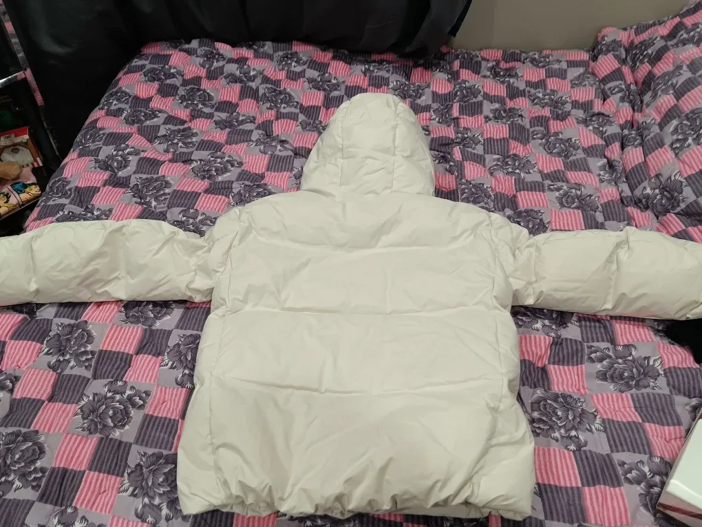 Uniqlo Puffer Jacket - Size M image indicator(2)