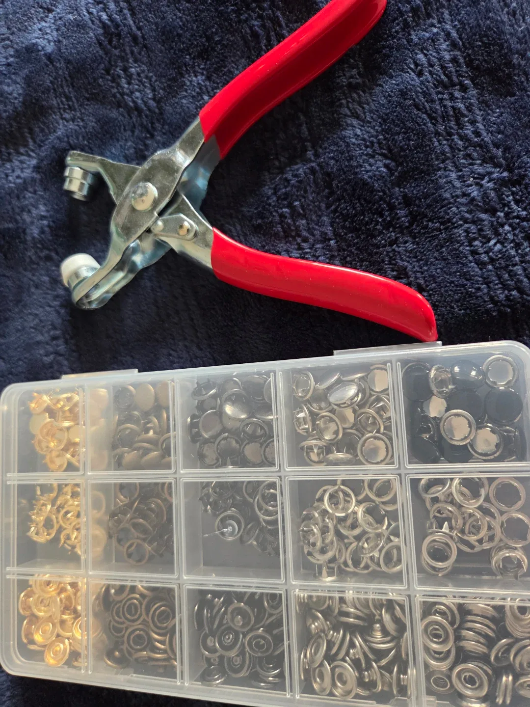 Sewing Kit with Approx 100PCS Metal Buttons