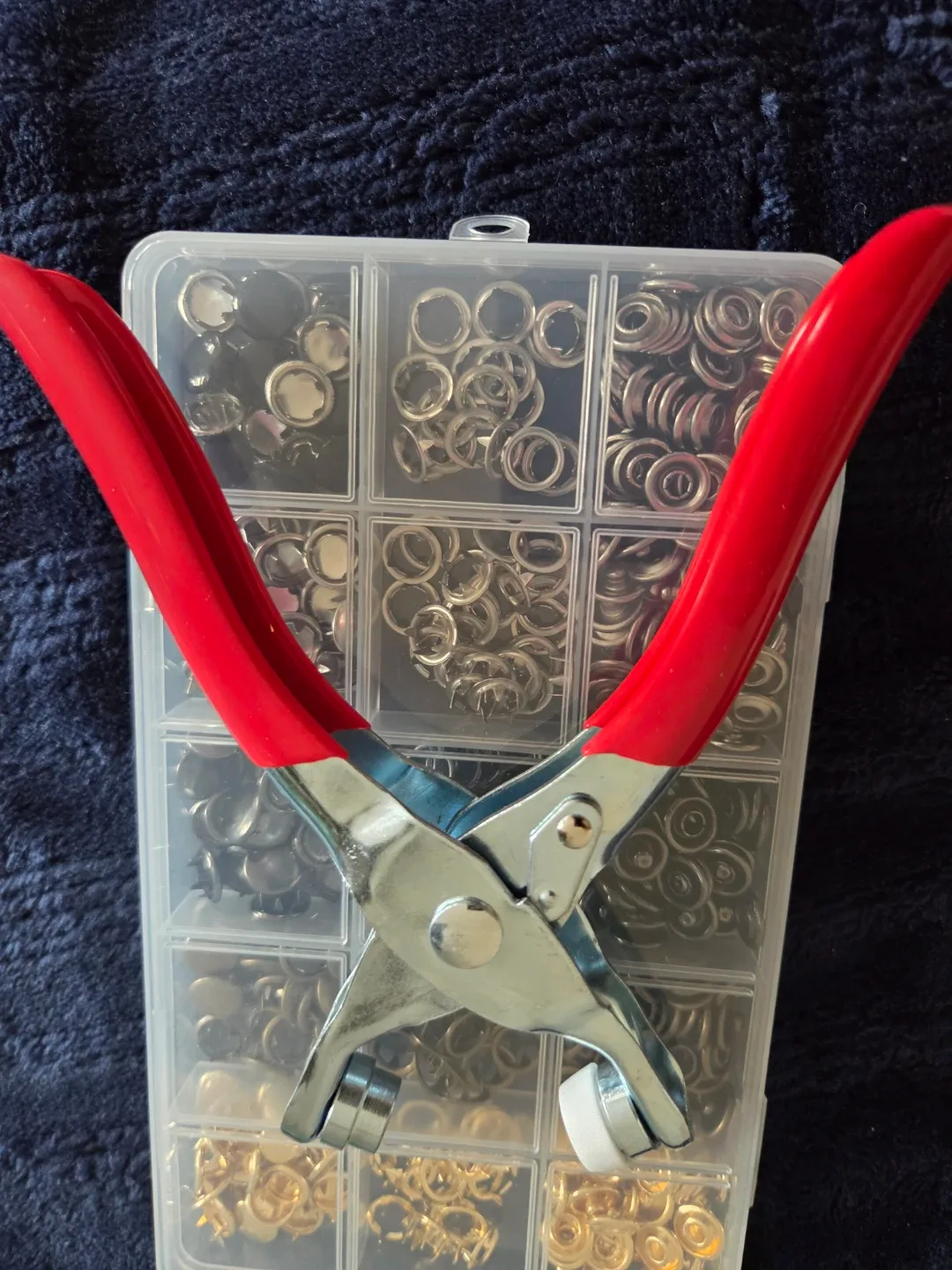 Sewing Kit with Approx 100PCS Metal Buttons image indicator(2)