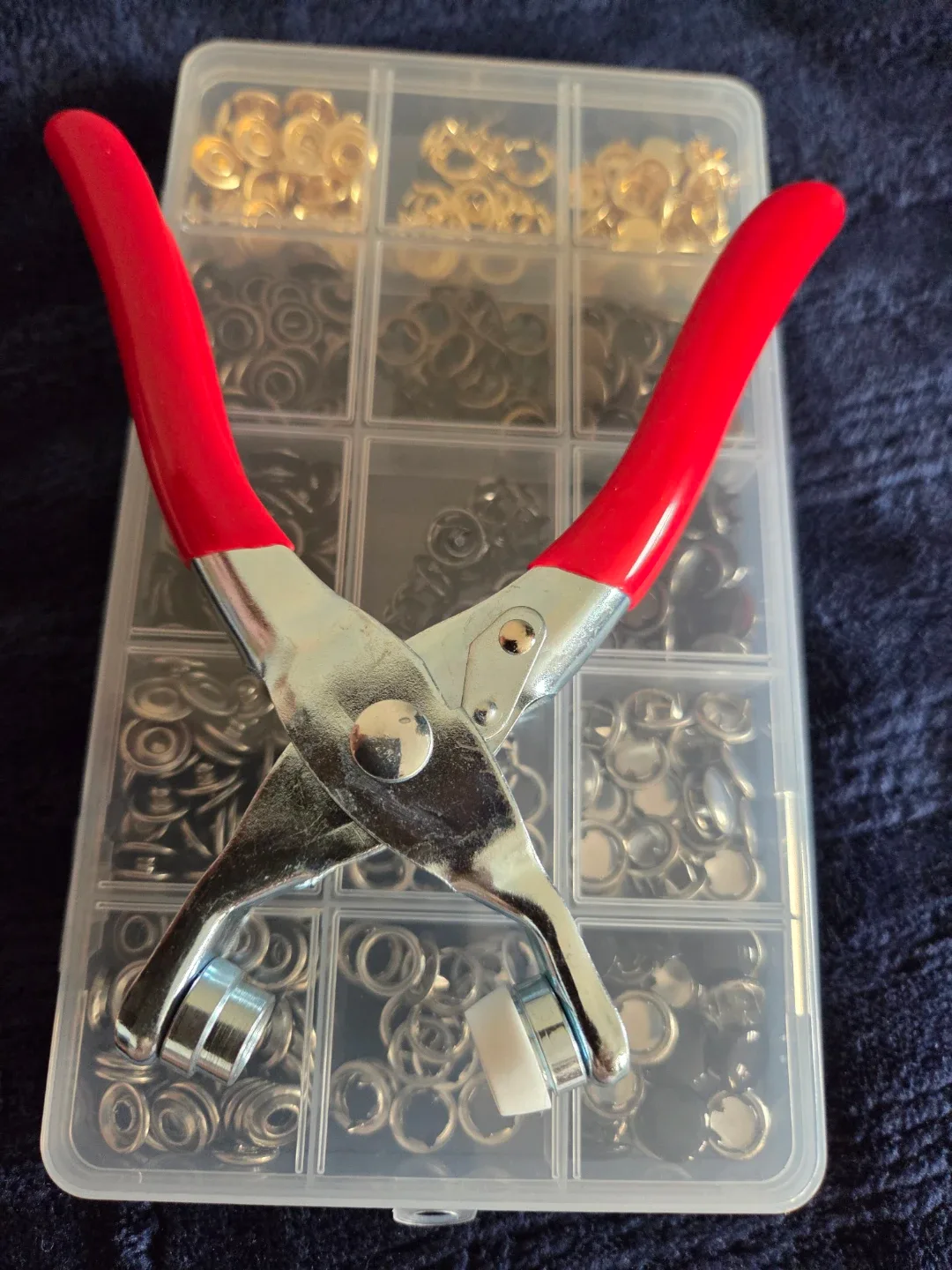 Sewing Kit with Approx 100PCS Metal Buttons image indicator(3)