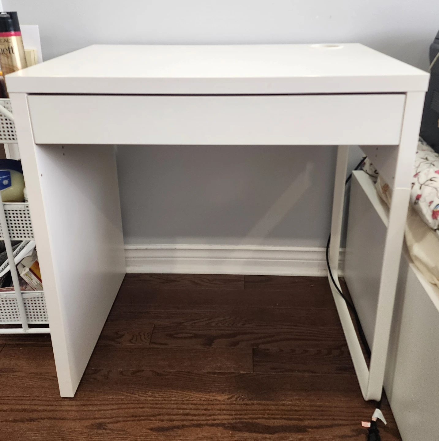 IKEA MICKE White Desk with chair , plz see the description