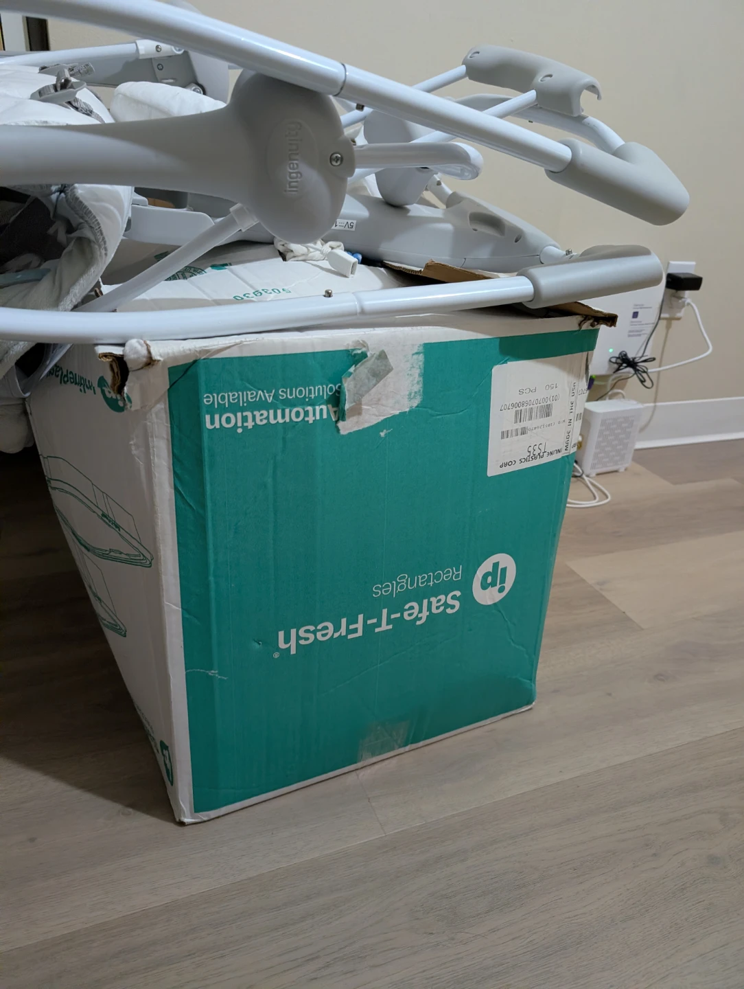 3 Huge boxes of womens clothing, over 800 pieces - photo 2