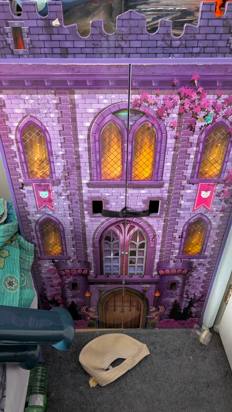 Monster high dollhouse