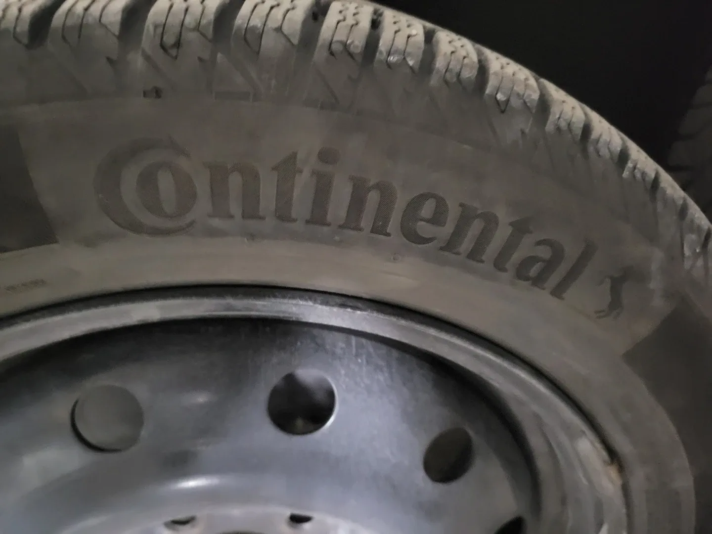 Continental 205/55R16 Winter Tires image indicator(4)