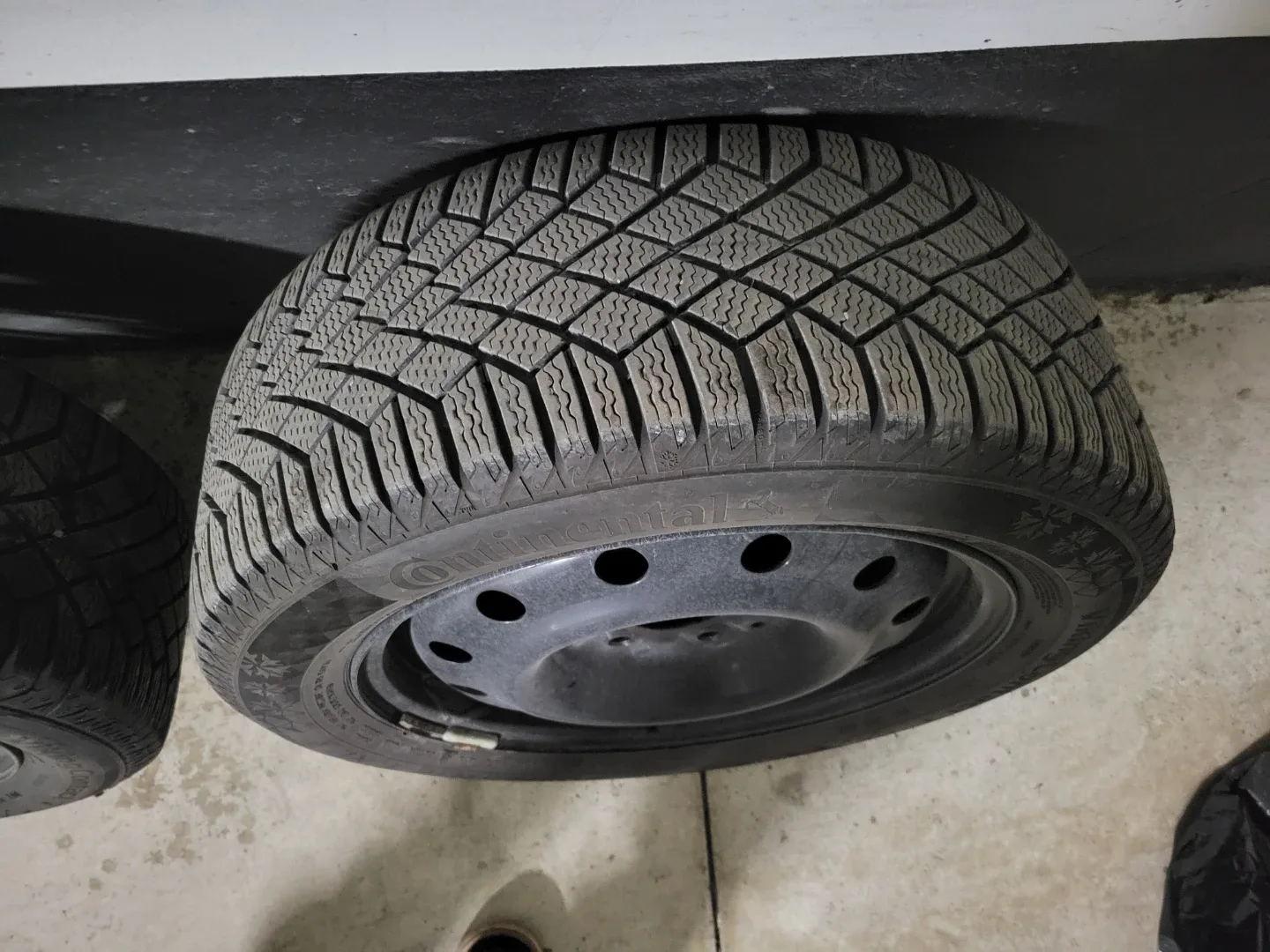 Continental 205/55R16 Winter Tires image indicator(8)