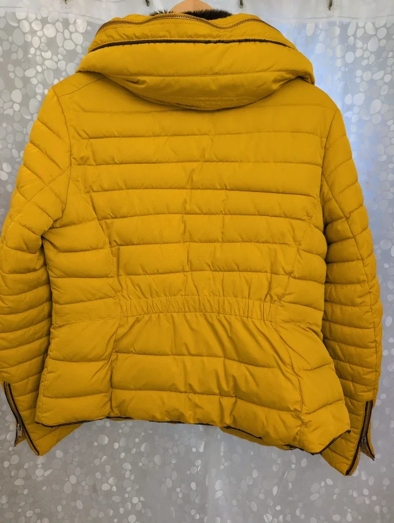Zara Puffer Jacket - Size L image indicator(5)