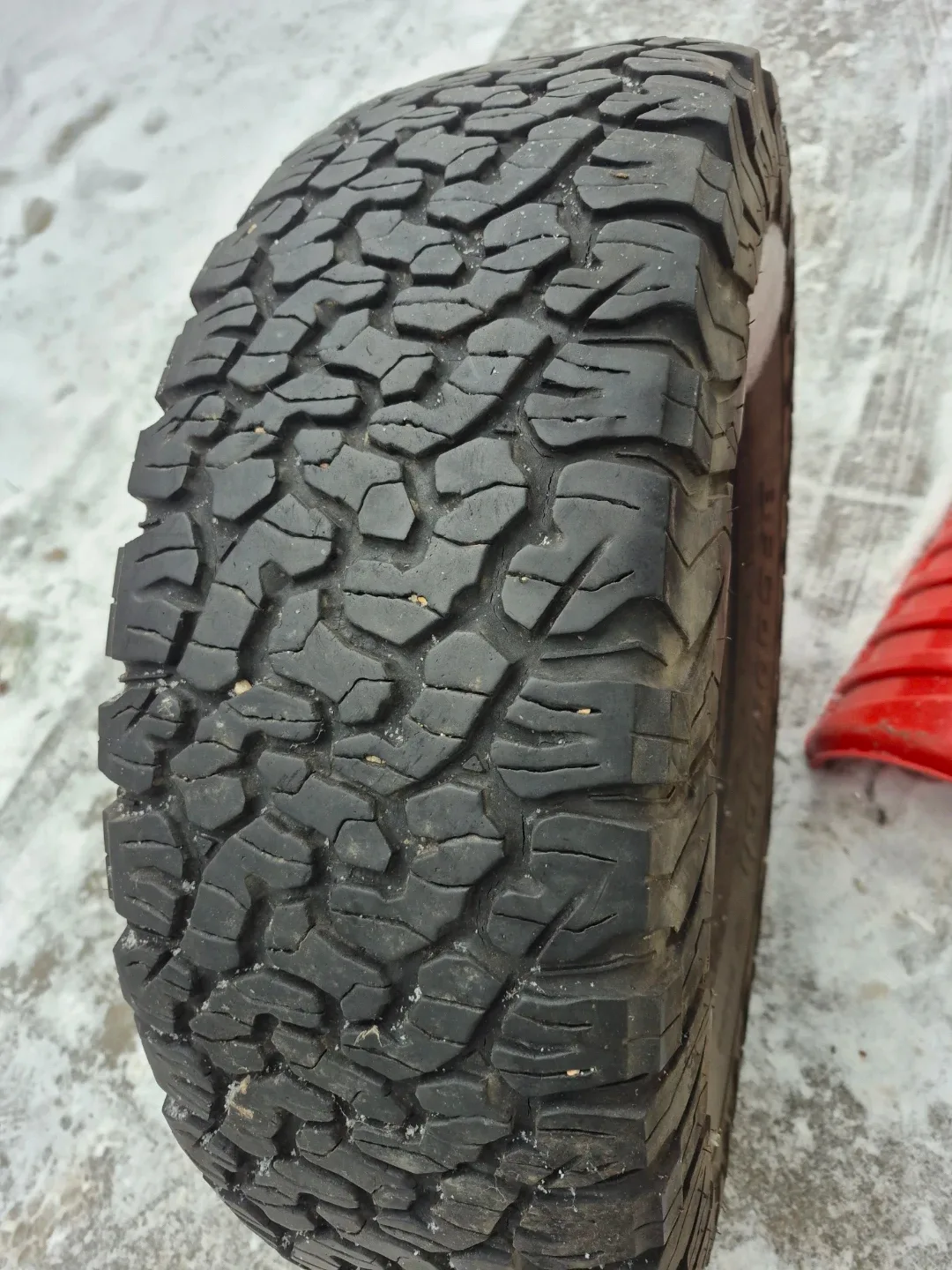 Lt 275/70r17  BFGoodrich All-Terrain T/A Tire image indicator(2)