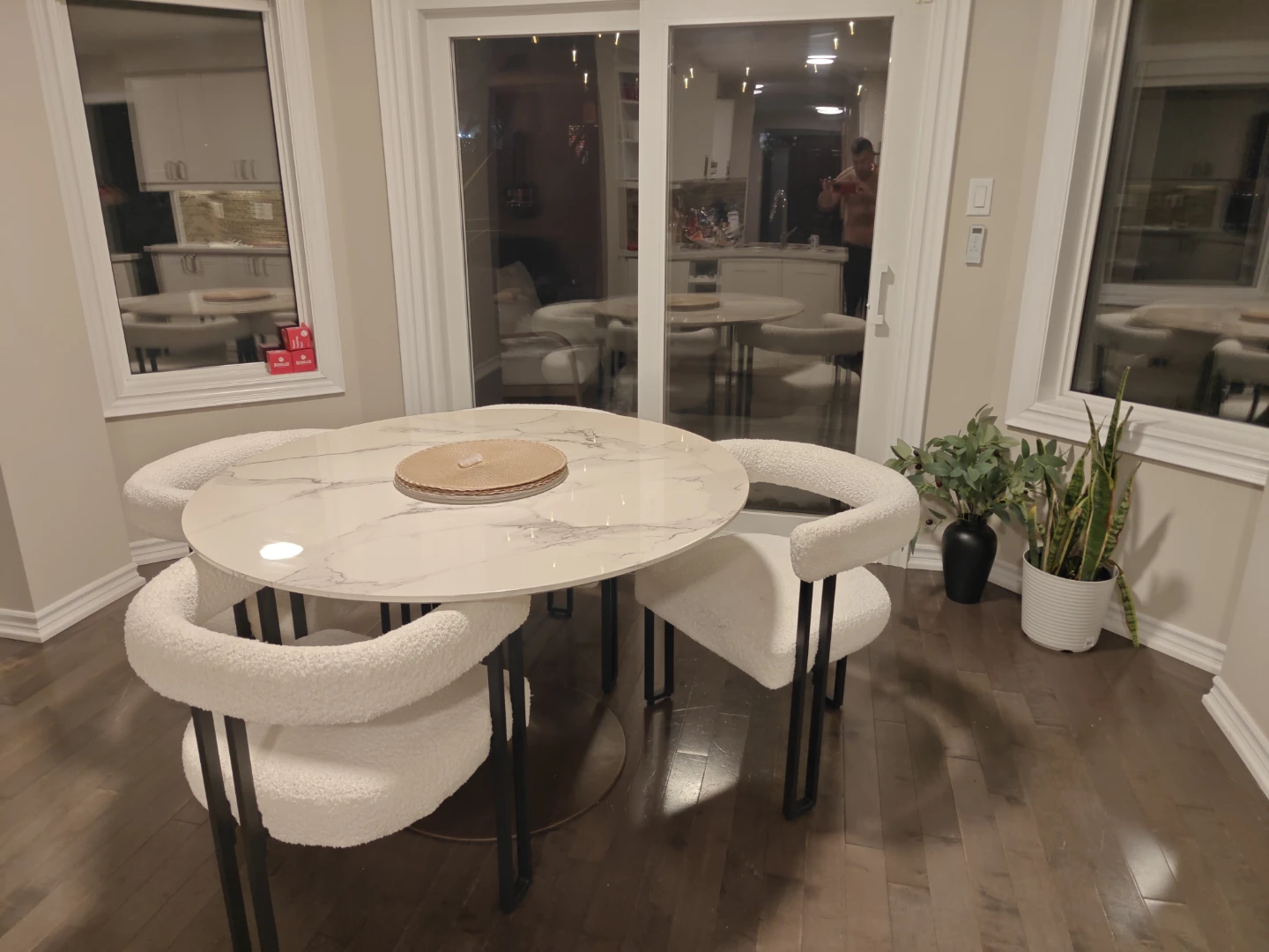 Round Dining Table with 4 Chairs 47.5"