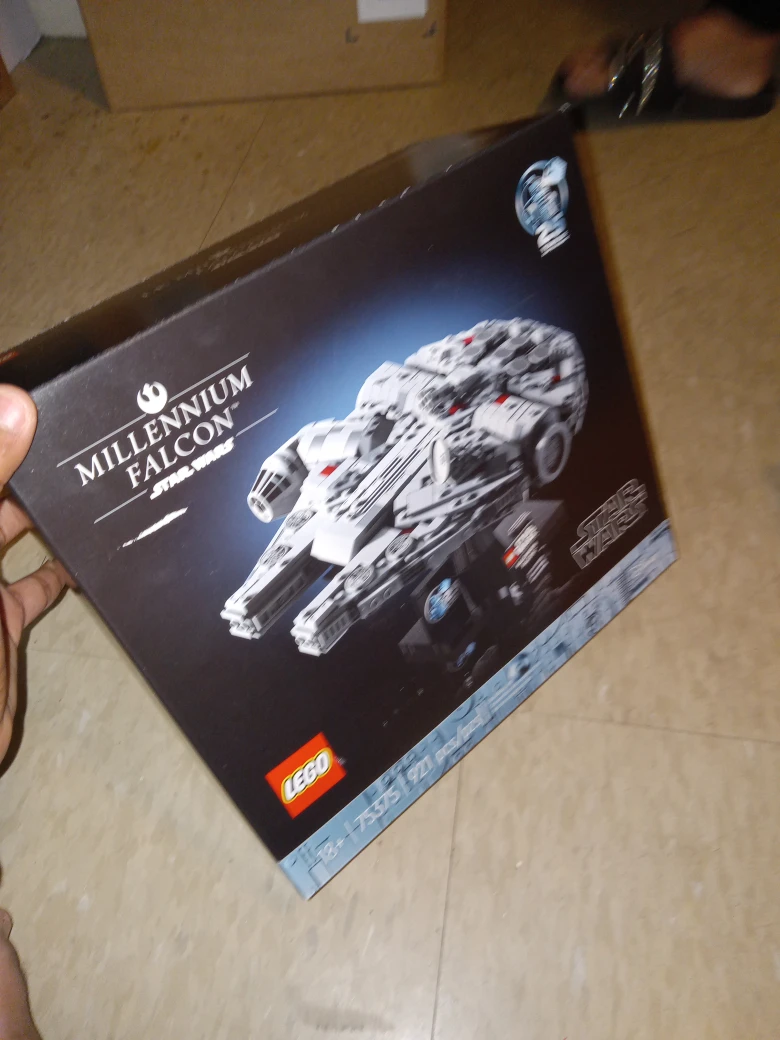 LEGO Star Wars Millennium Falcon 75375 - New - photo 3