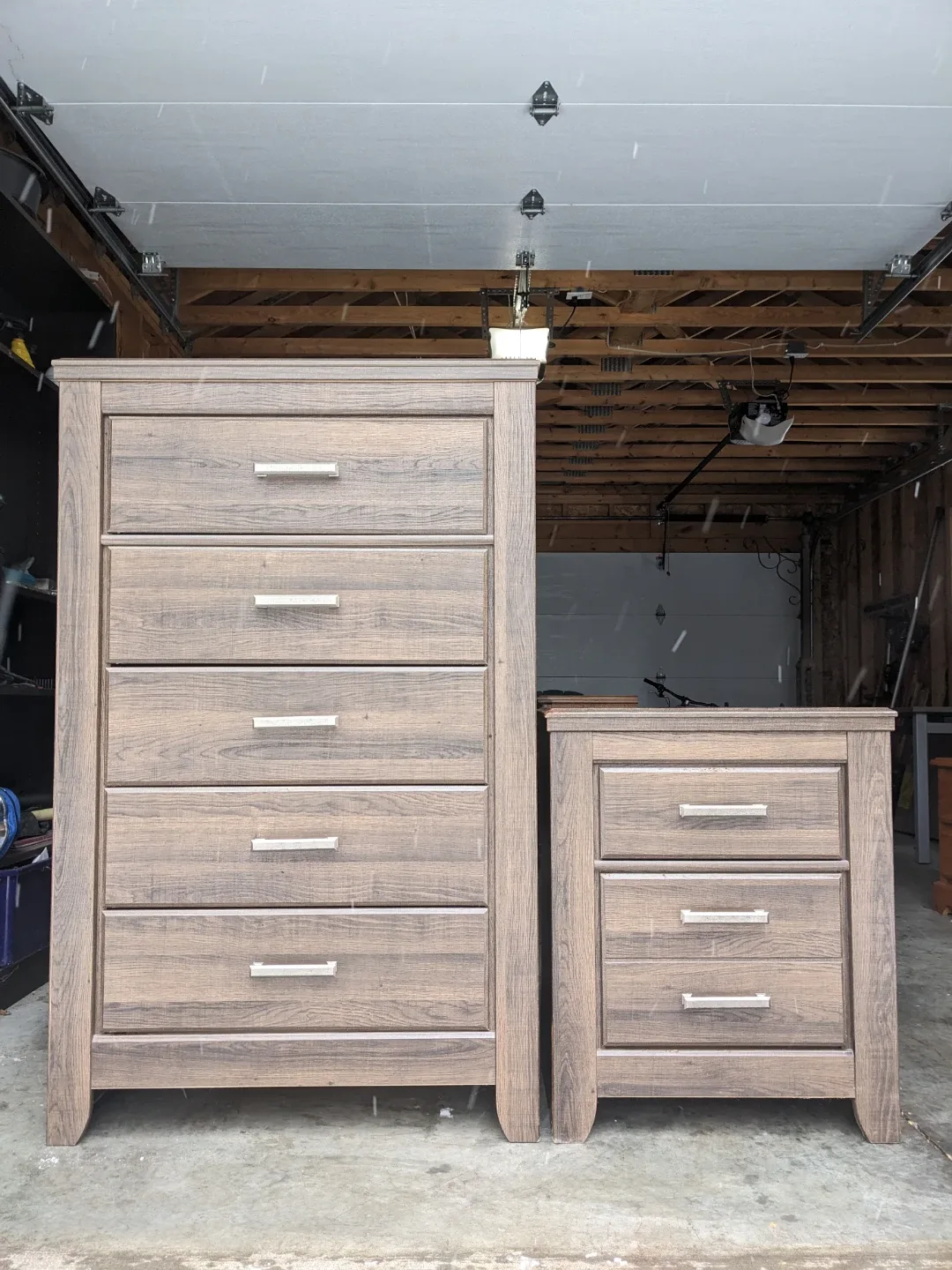 Ashley Furniture Modern 2 Piece Dresser Set