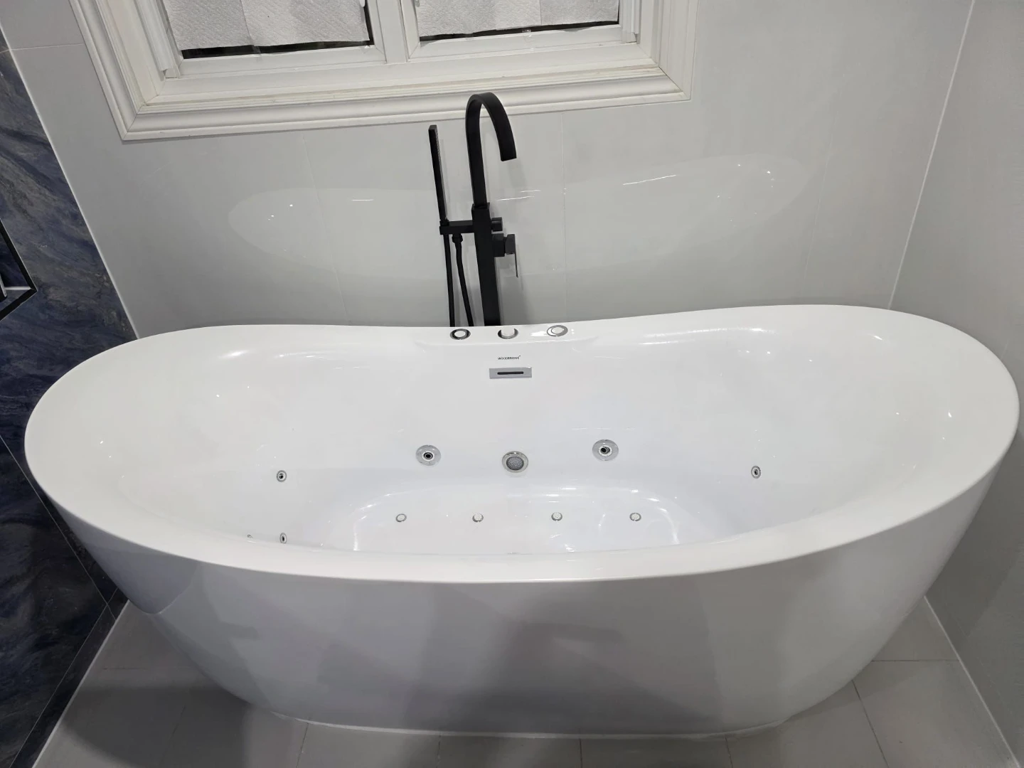 WOODBRIDGE B0034/BTS1611 Whirlpool Bathtub