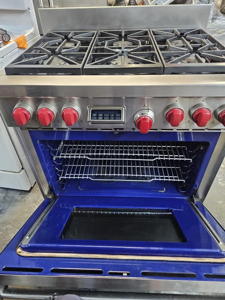 Wolf 36in Stainless steel gas stove image indicator(2)