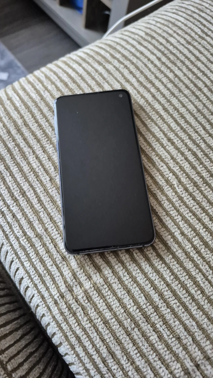 Samsung Galaxy S10e - Compact & Reliable - photo 3