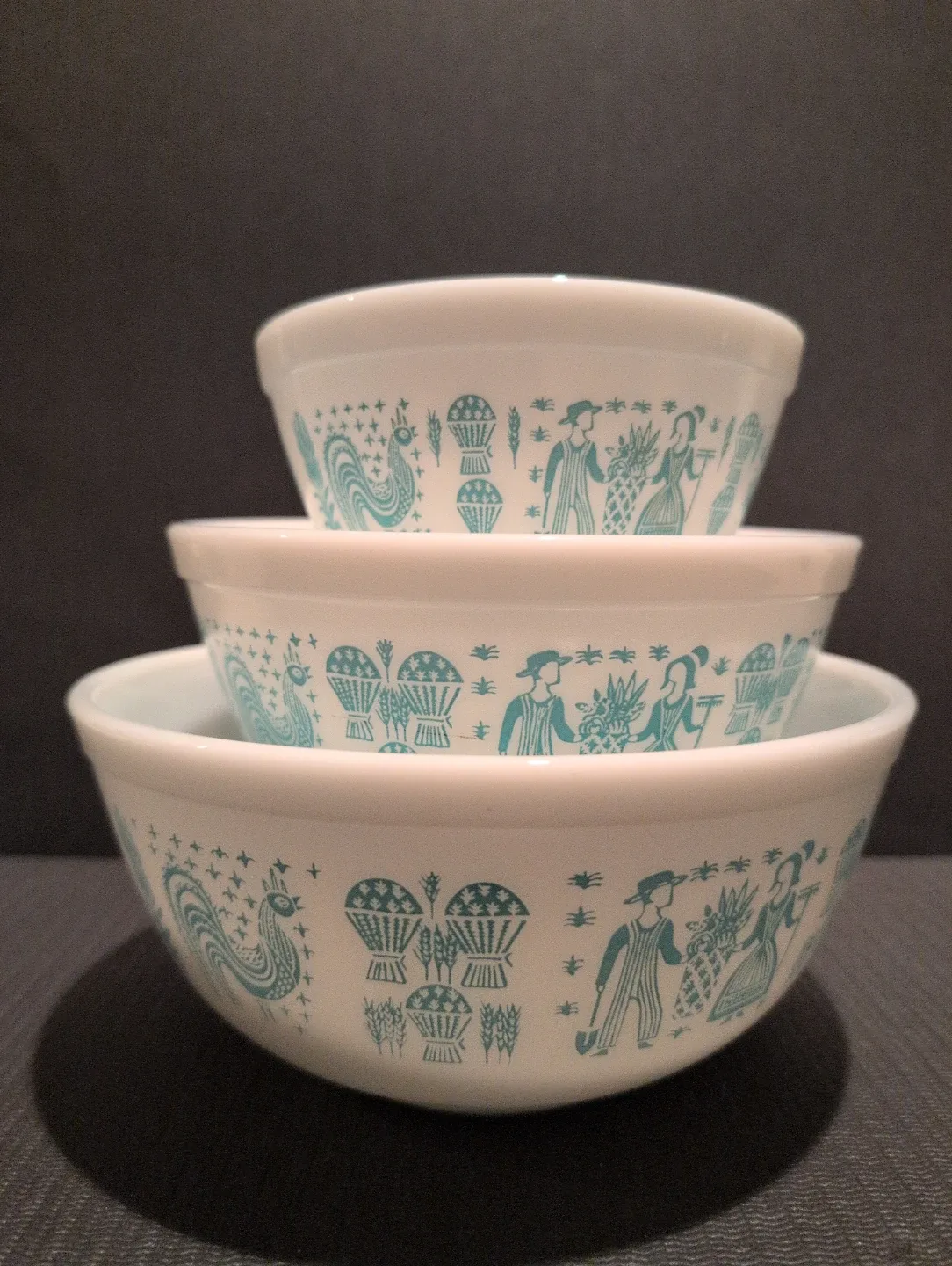 Vintage Pyrex Amish Butterprint Mixing Bowl Set