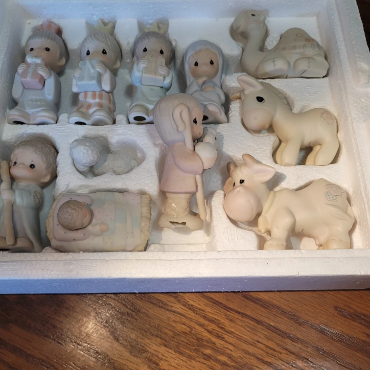 Precious Moments Nativity Set Miniatures - photo 2